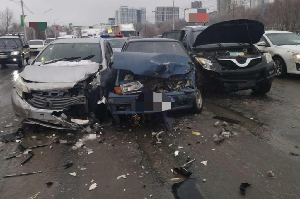 25-летний уфимец попал в больницу после ДТП с тремя автомобилями