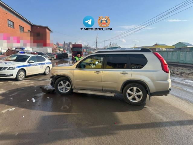 Двое подростков пострадали при столкновении мотоцикла с иномаркой в Уфе