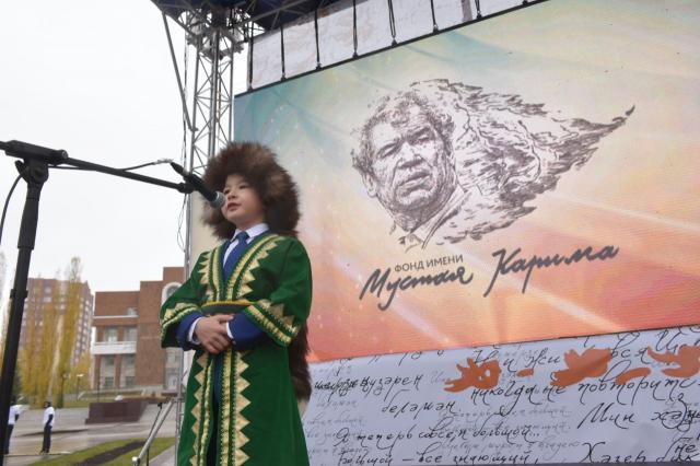 «Наш на все 100»: в Уфе прошел масштабный поэтический флешмоб, посвященный Мустаю Кариму