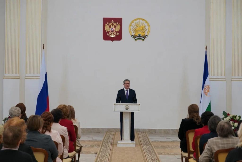 Радий Хабиров поздравил женщин с наступающим праздником