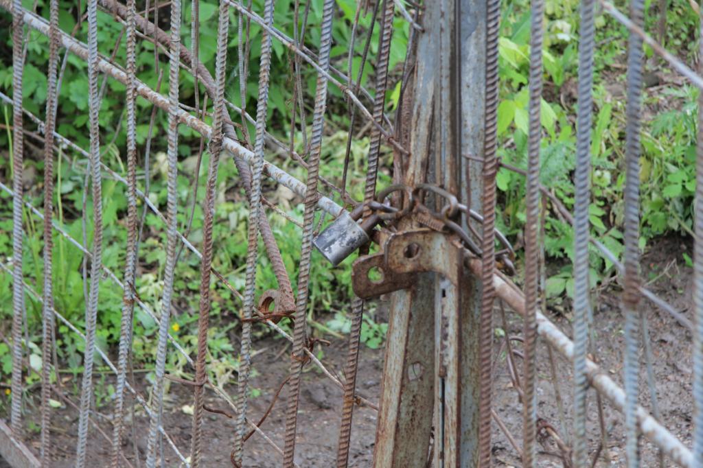 В Башкирии глава сельсовета незаконно сдал забор на цветмет