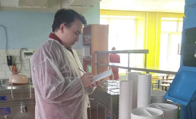 Девять учеников подхватили кишечную инфекцию в школе