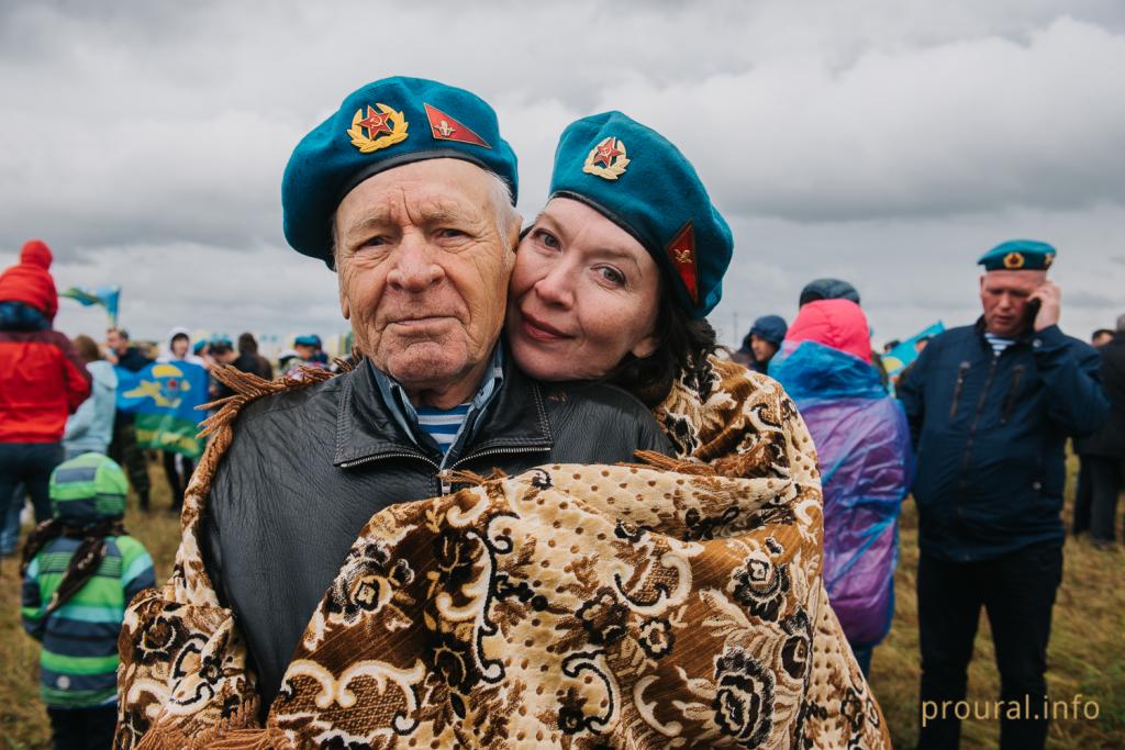 «Улыбнувшись, растворимся в синеве»: самые яркие моменты празднования Дня ВДВ в Уфе в фоторепортаже Proural