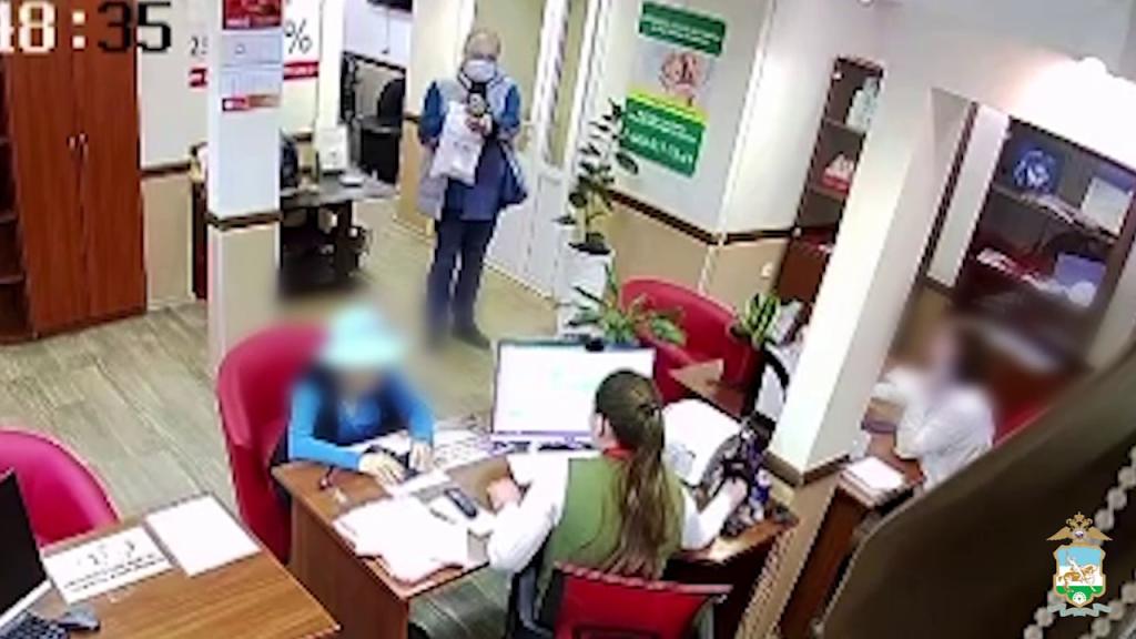 В Уфе арестовали женщину, ограбившую офисы МФО по приказу мошенников