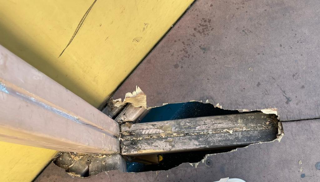 Родители просят отремонтировать небезопасную детскую площадку в Уфе