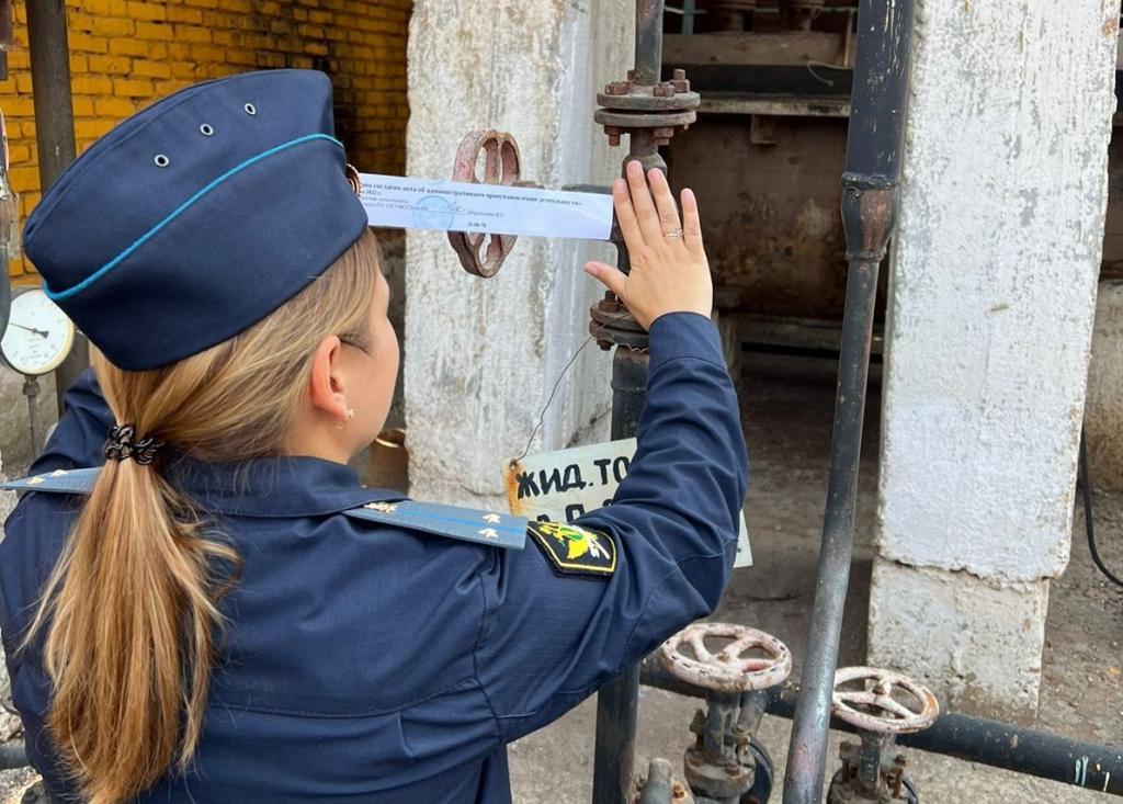 В Башкирии на территории нефтехимического завода приставы опечатали опасный объект