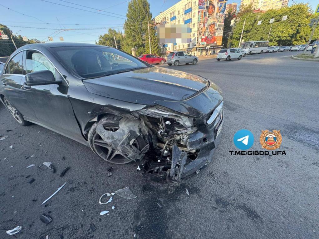Водитель Mercedes пострадала в ДТП на проспекте Октября в Уфе