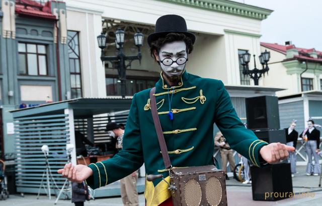 Клоуны, пчелки и ходунки: в Уфе проходит самый необычный театральный фестиваль