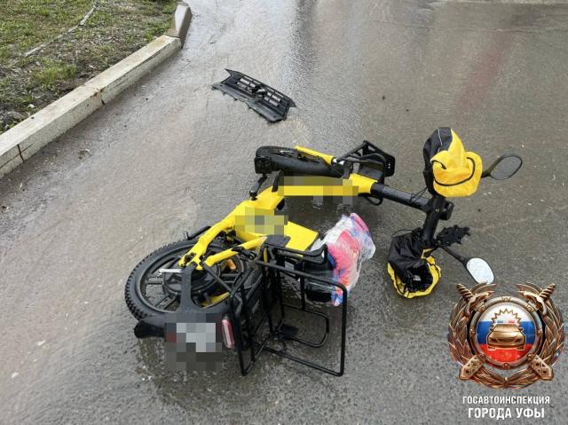 В Уфе иномарка сбила электровелосипедиста