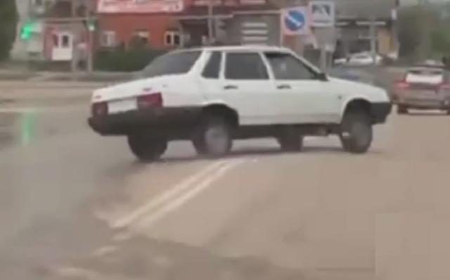 Дрифтера-самоучку задержали после трюков в Октябрьском