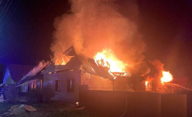 При пожаре в частном доме в Стерлитамаке погибли два человека