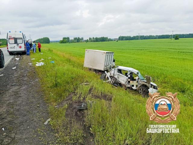 Двое погибли в тройном ДТП с грузовиком в Башкирии