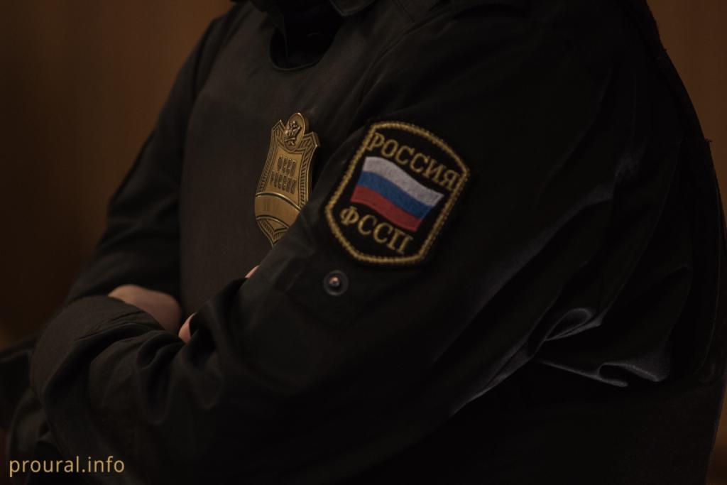 Буйный житель Башкирии покусал за ногу судебного пристава