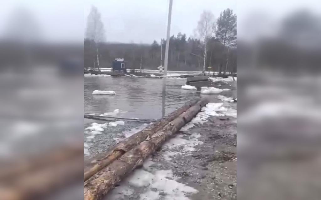 Взбесившаяся река унесла мост на горной дороге в Башкирии