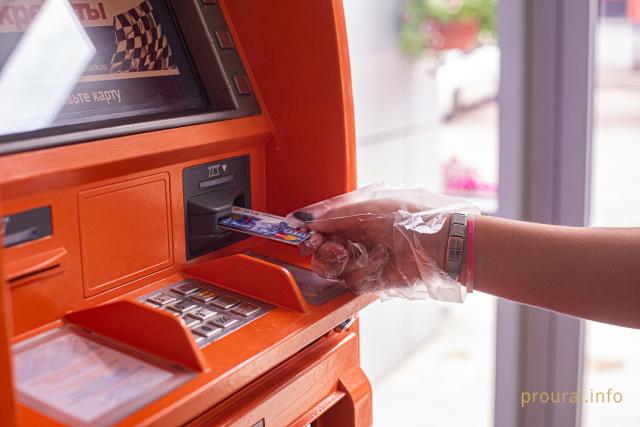 Житель Еврейской АО обманом похитил у уфимки 300 тысяч рублей