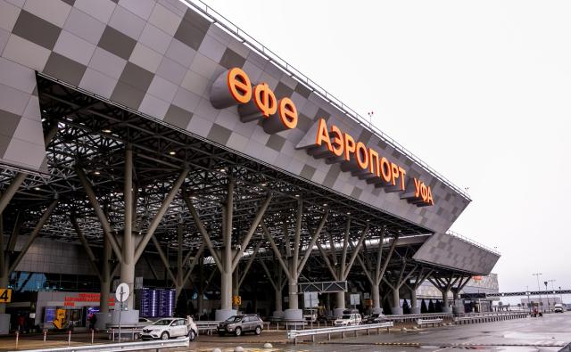 С борта самолета Москва — Уфа сняли пьяную дебоширку