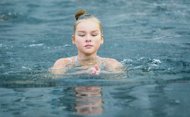 Хабиров поручил начать массовое обучение детей плаванию