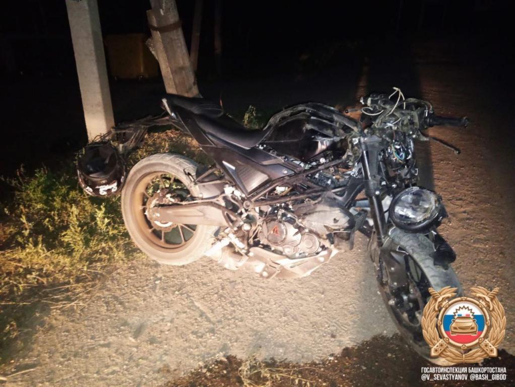 В Башкирии водитель мотоцикла без прав погиб, врезавшись в столб