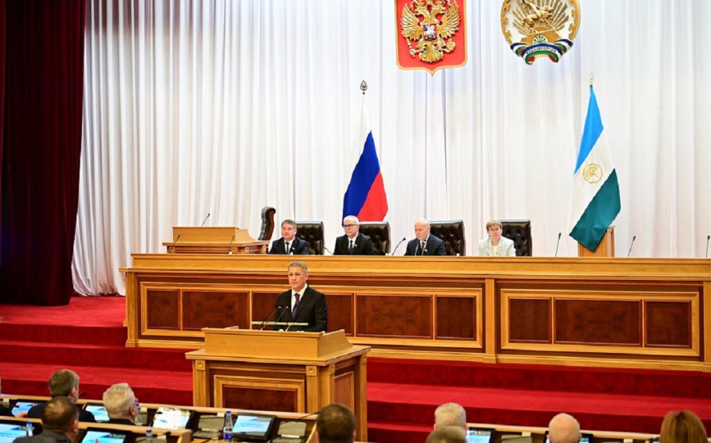 Хабиров подписал закон о запрете иноагентам работать в органах власти