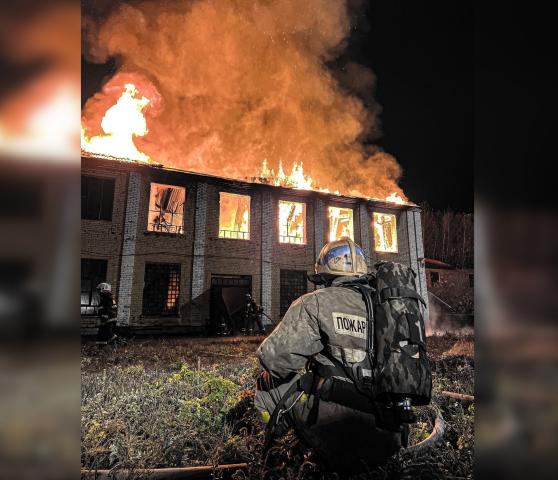Крупный пожар в районе уфимского ж/д вокзала  ликвидировали к семи утра