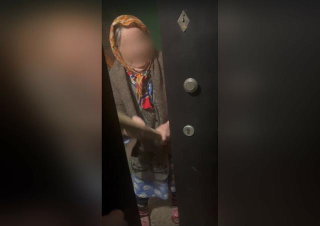 В Уфе неадекватные пенсионерки терроризируют семью участника СВО