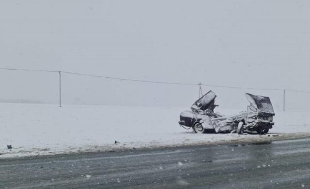 Пожилой водитель тяжело пострадал в аварии на заснеженной дороге в Башкирии