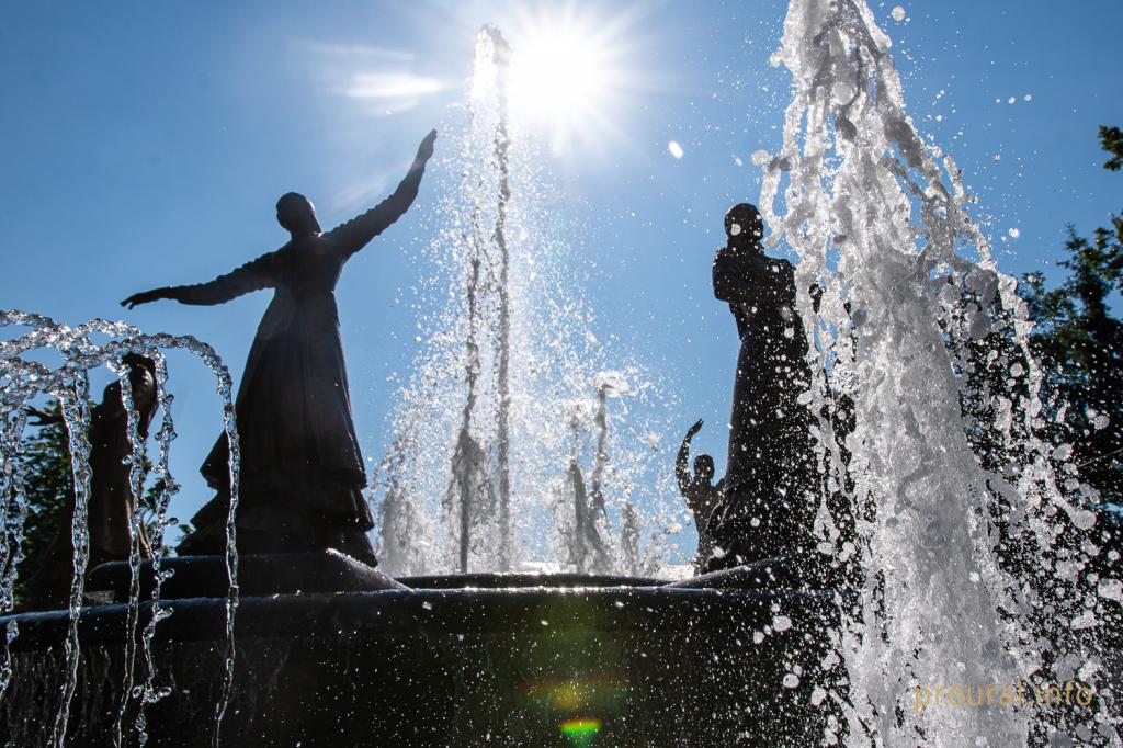 Фоторепортаж с запуска любимых горожанами фонтанов в Уфе