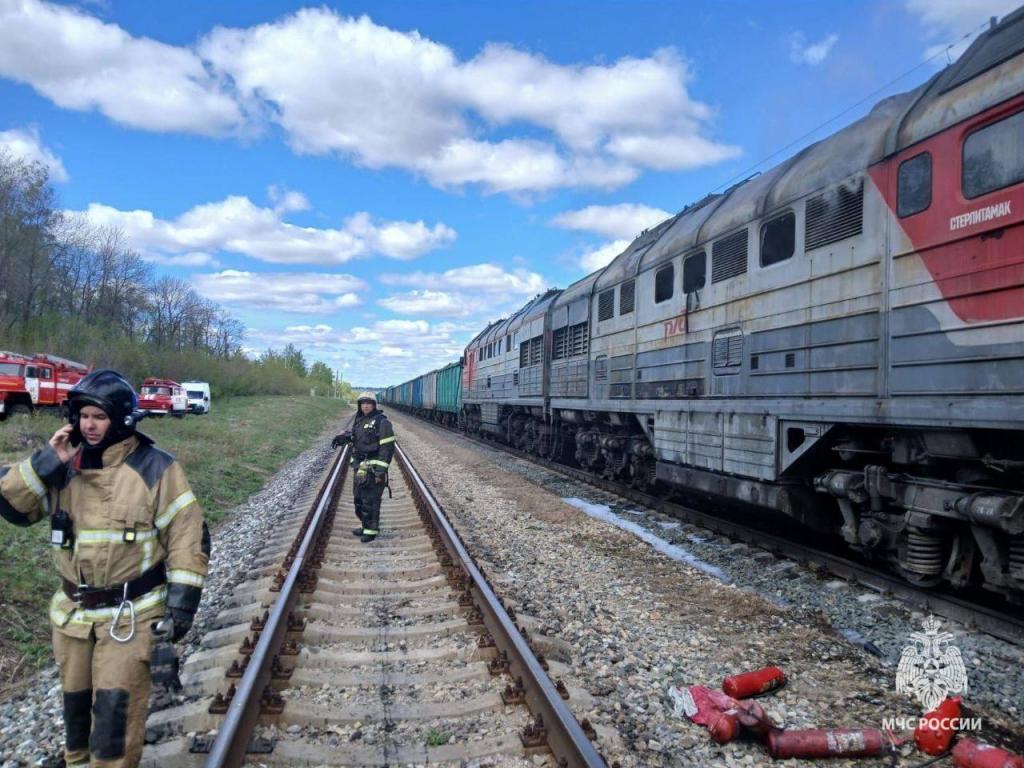 В Башкирии загорелся тепловоз грузового поезда