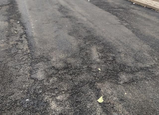 Уфимцы пожаловались на криво уложенный асфальт