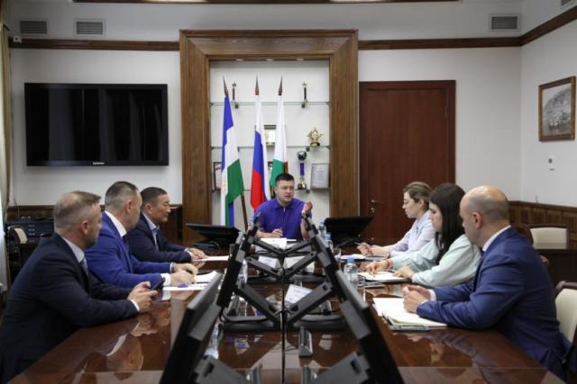 Глава администрации Уфы встретился с мэром Элисты