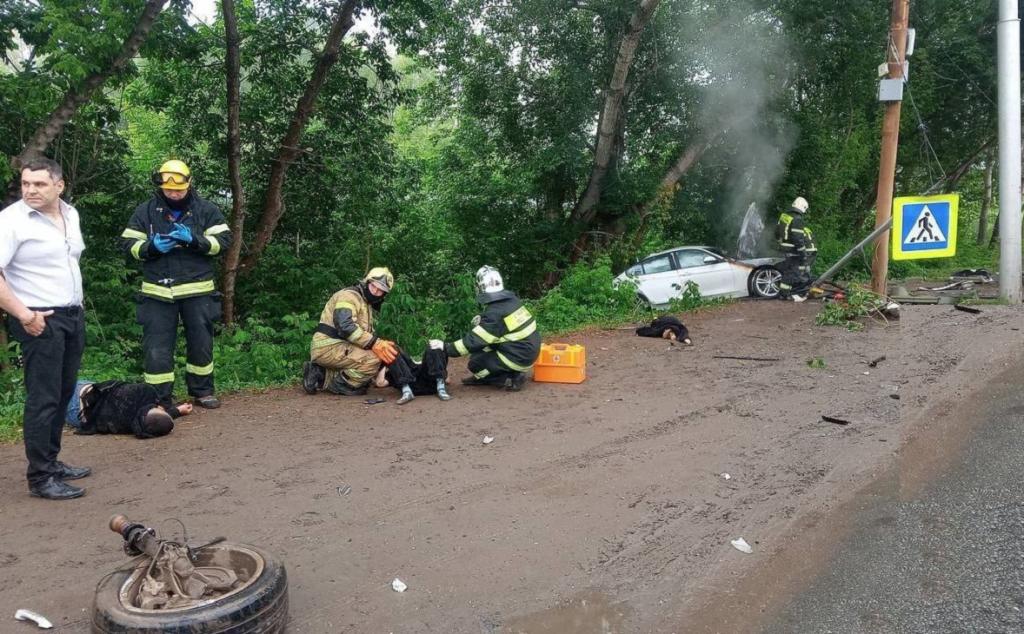 Компания на BMW разбилась на севере Уфы — один погиб