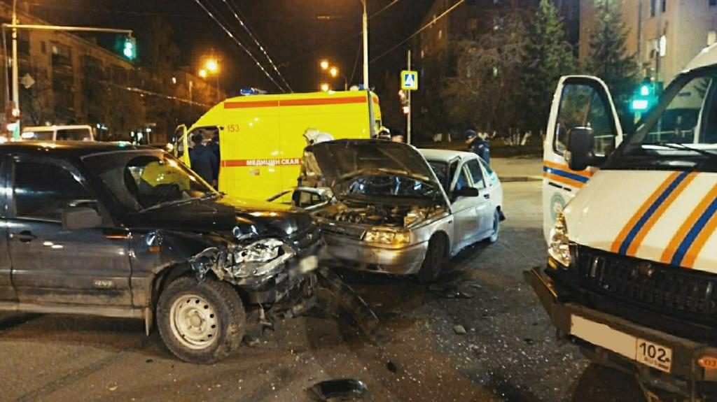 В Уфе 16-летнюю девочку зажало в покореженном авто