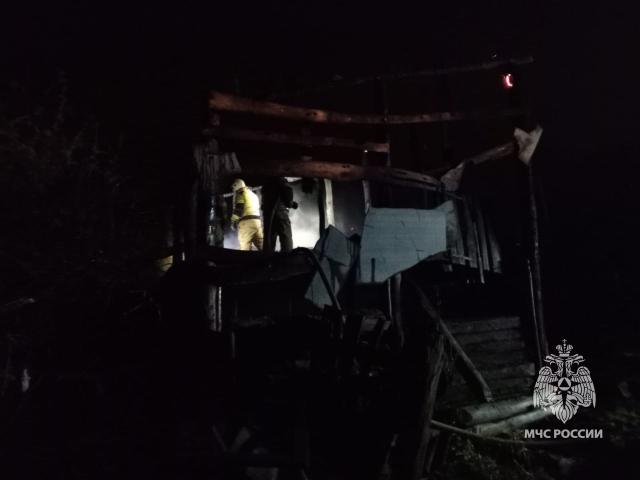 Мужчина погиб при пожаре в сарае в Башкирии из-за непотушенной сигареты