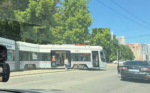 Подаренный Москвой трамвай сошел с рельсов в Уфе