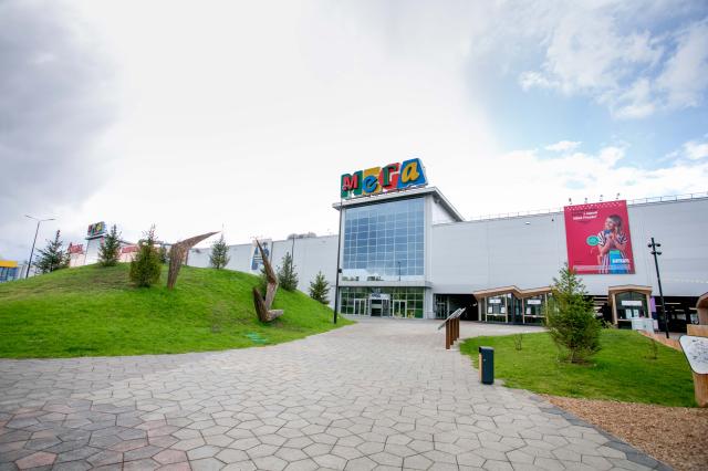 ТЦ «Мега» в Уфе эвакуировали из-за пожара в магазине