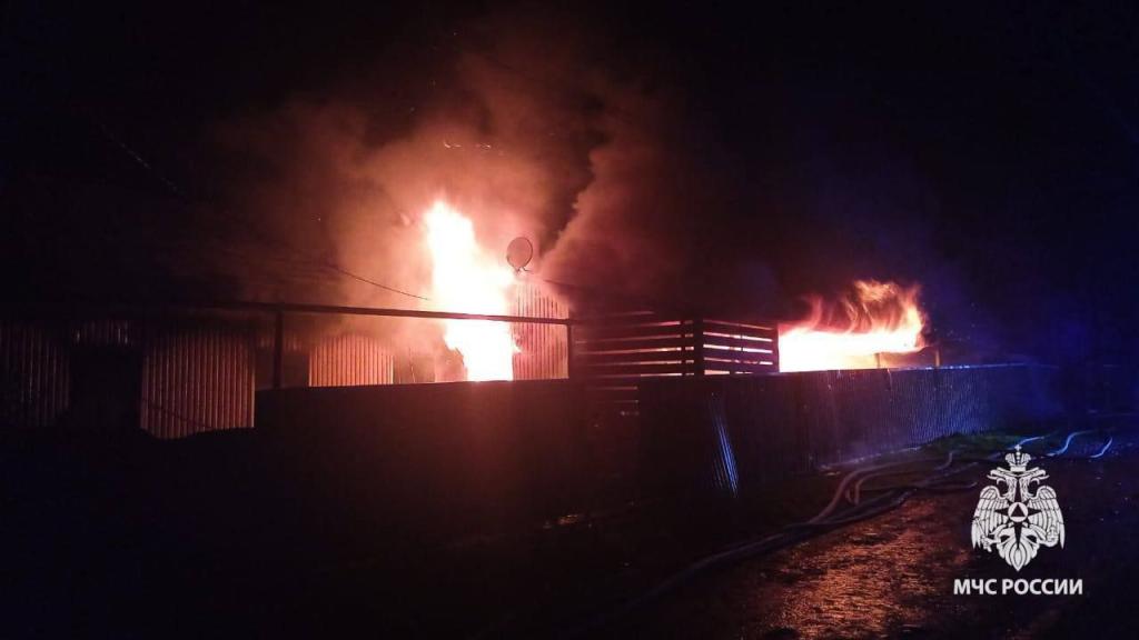 Пенсионерка погибла при пожаре в четырехквартирном доме в Башкирии