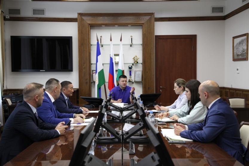 Глава администрации Уфы встретился с мэром Элисты