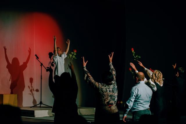 В Уфимском театре «Нур» пройдет бесплатный показ спектакля для подростков о конфликтах со сверстниками