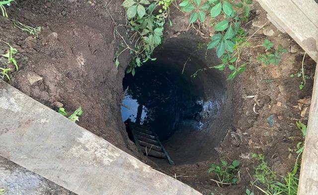 Один человек погиб и трое пострадали от неизвестного газа в колодце в Уфе