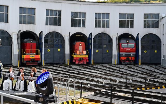 В Уфе паровоз станцевал вальс