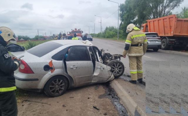 В столкновении грузовика и легковушки под Уфой погиб водитель