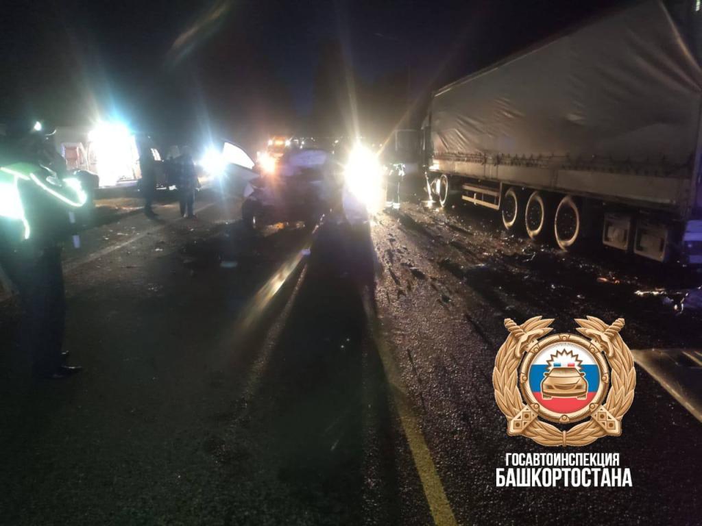 Водитель пикапа погиб в ДТП с фурой на М-5 в Башкирии