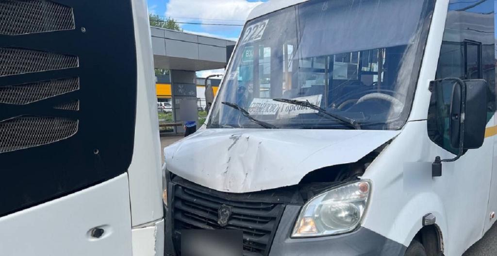 В столкновении двух маршруток в Уфе пострадали четыре человека