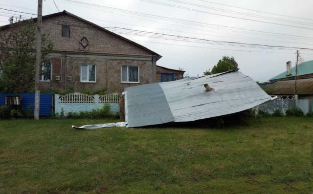 Ураган в Башкирии срывает крыши домов