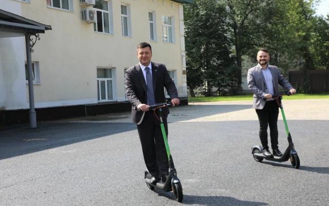 Уфимских чиновников пересадят на электросамокаты