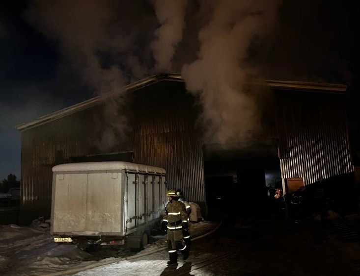 В Уфе во время пожара в ангаре погиб мужчина