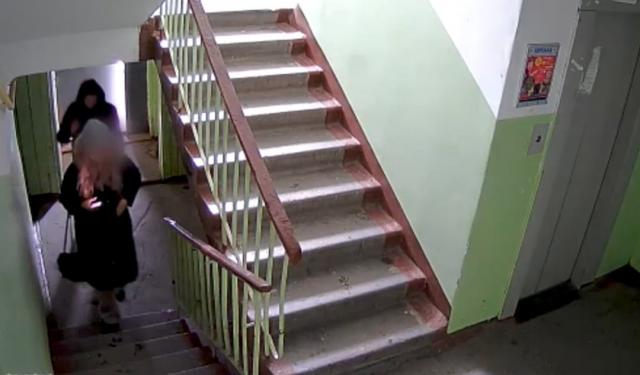 В Уфе неизвестный напал в подъезде на девушку-подростка