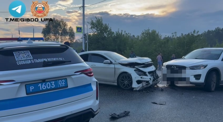 Четыре человека пострадали в тройном ДТП в Уфе