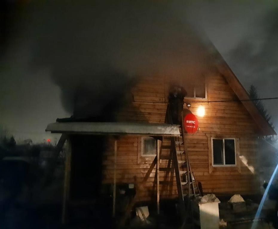 В Уфе в ночном пожаре погибла девочка