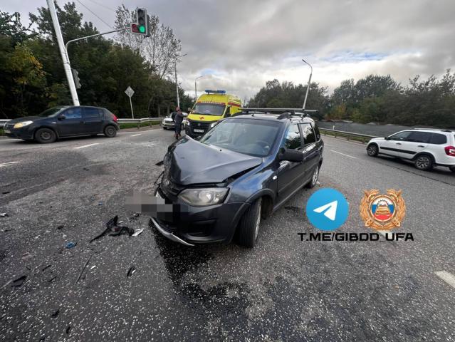 Четыре человека пострадали в тройном ДТП на Перспективной в Уфе